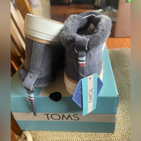 Brand New Toms Women’s Sneakers - Picture 5 of 7
